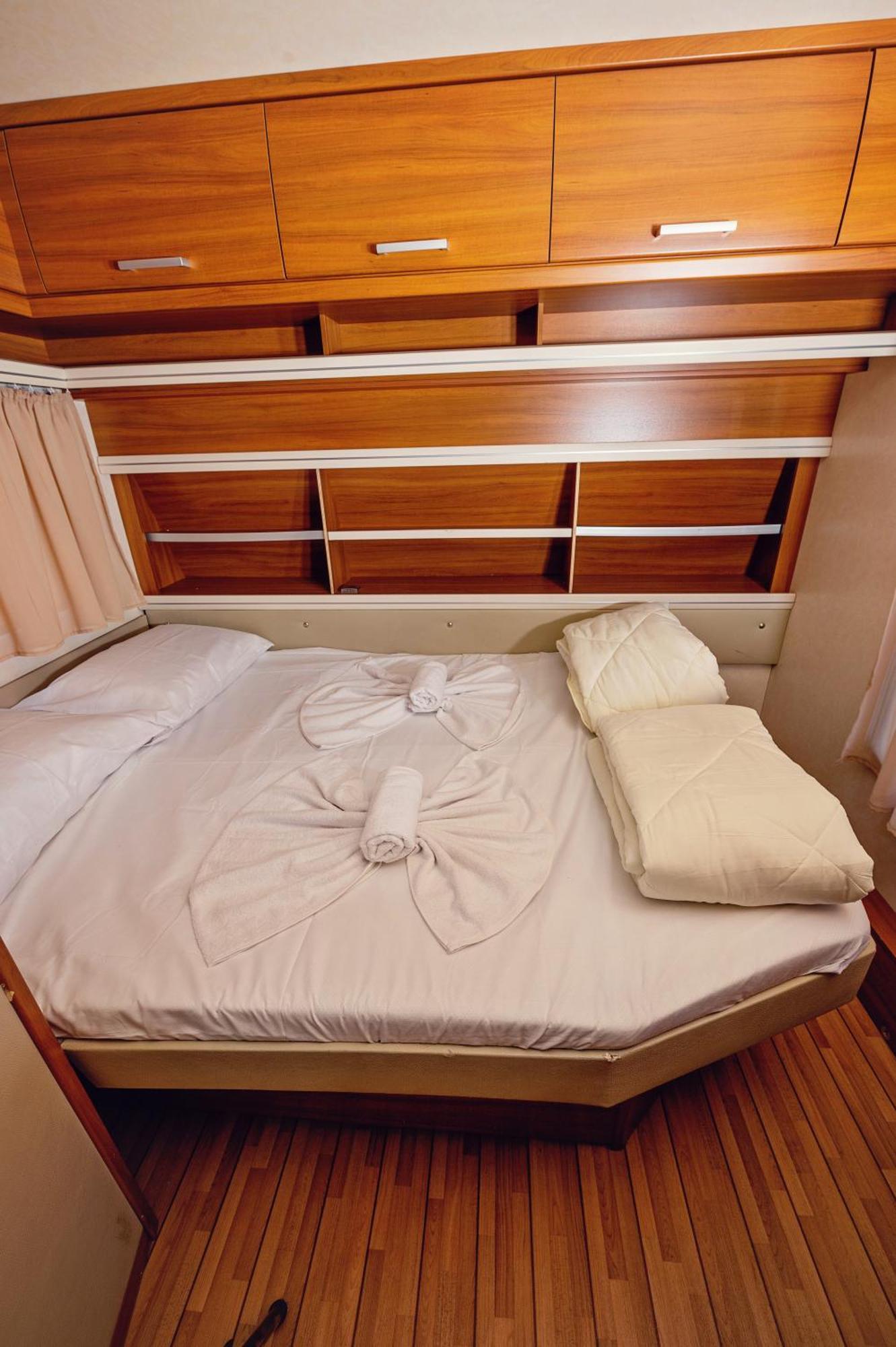 Каравани Avi Iris Фичоза Hotell Varna Eksteriør bilde