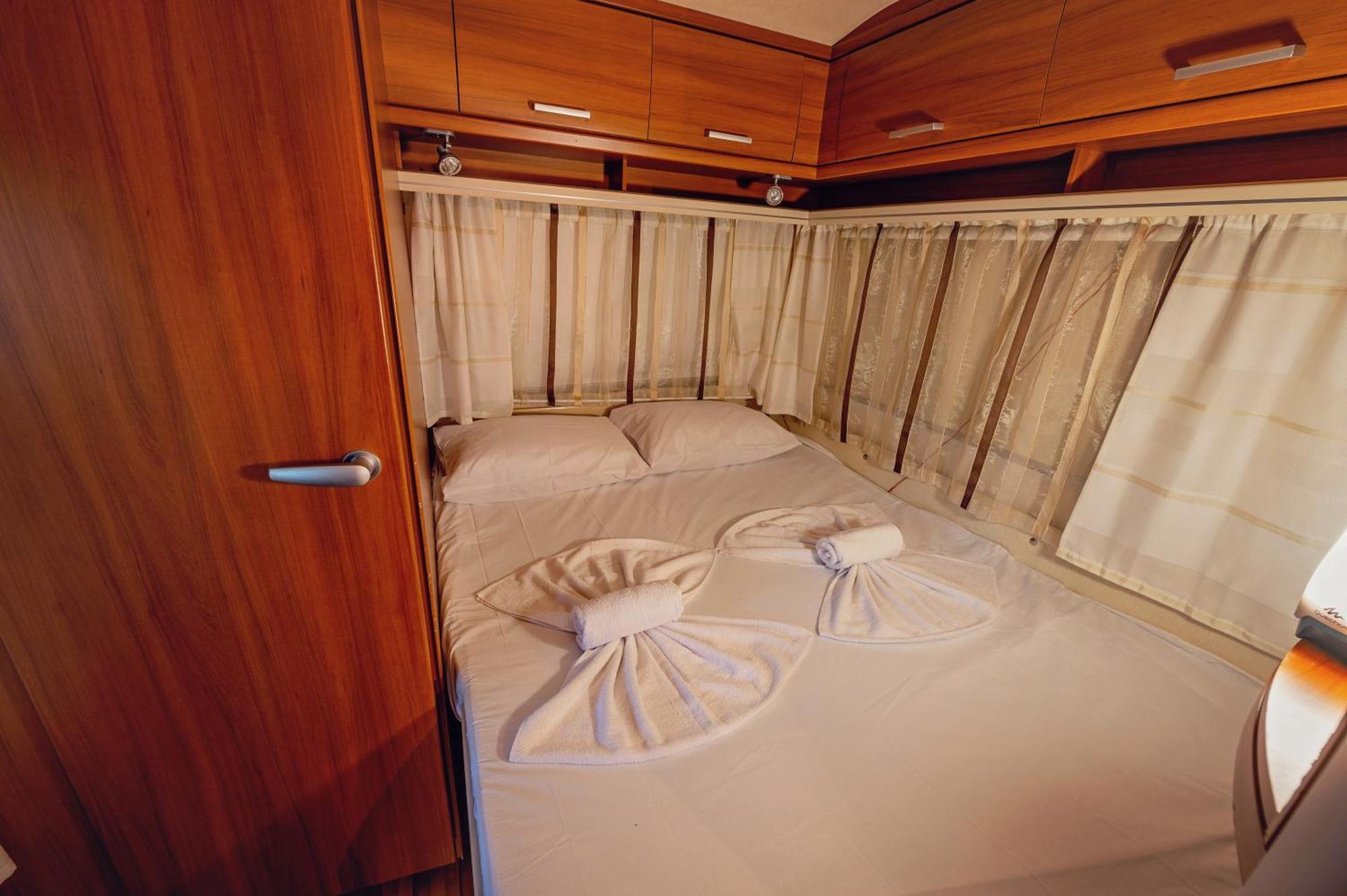 Каравани Avi Iris Фичоза Hotell Varna Eksteriør bilde